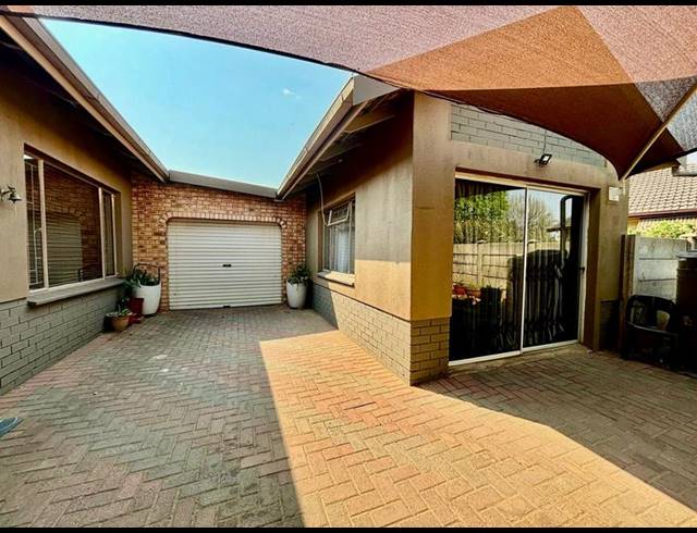 3 BEDROOM HOUSE FOR SALE IN VANDERBIJLPARK SE 2